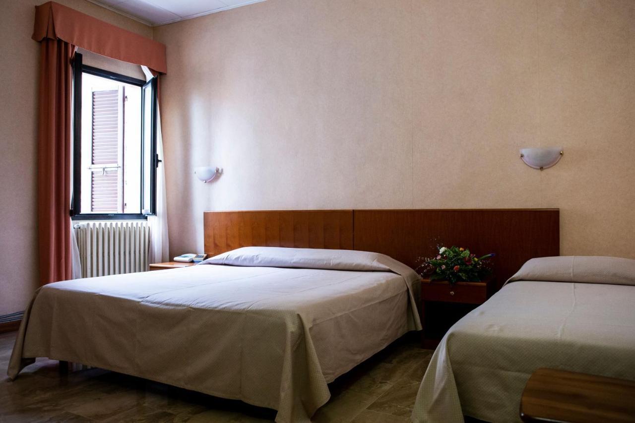 Hotel Astor П'яченца Екстер'єр фото