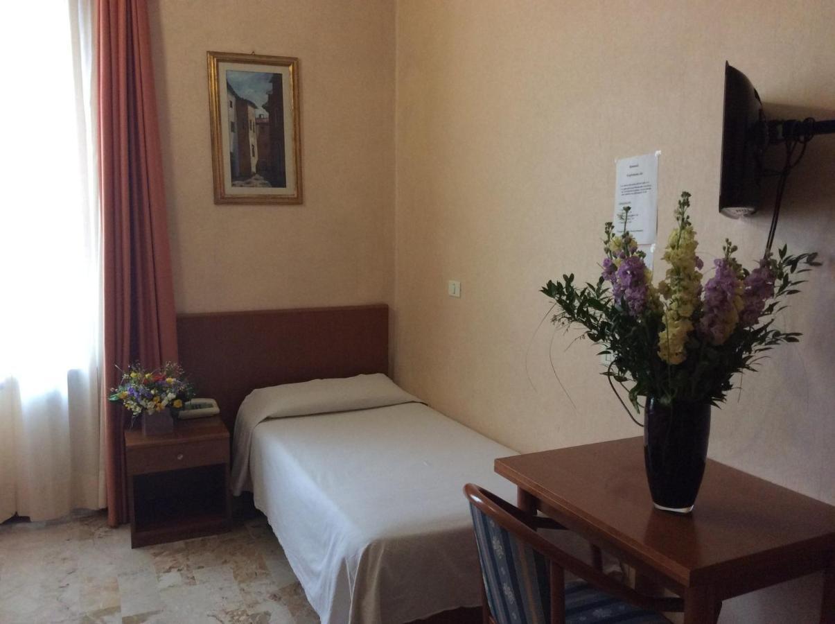 Hotel Astor П'яченца Екстер'єр фото